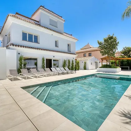 3004 Luxury Modern With Pool Villa