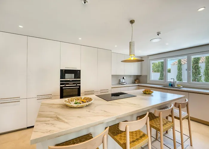 3004 Luxury Modern With Pool *